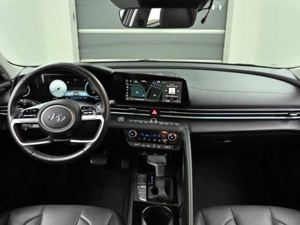 HYUNDAI Avante - Vista 7