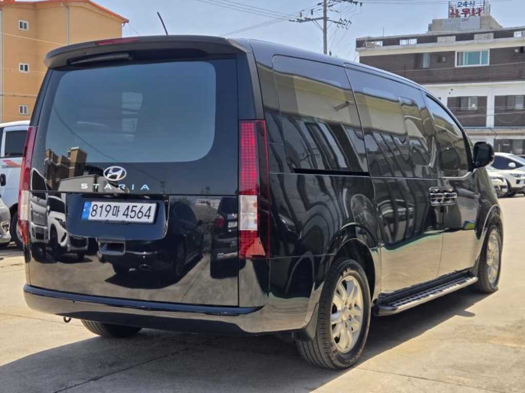 HYUNDAI Staria - Vista 3