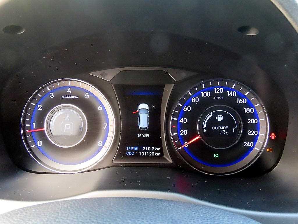 HYUNDAI i40 - Vista 9