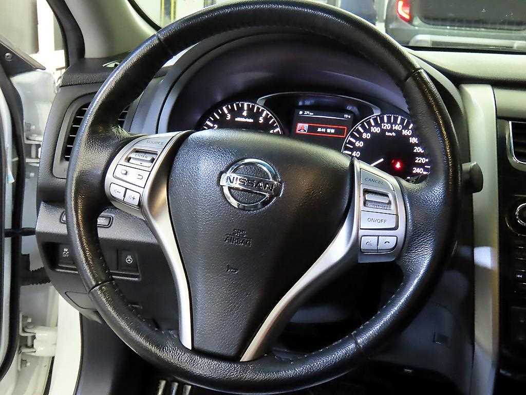 Nissan Altima - Vista 8