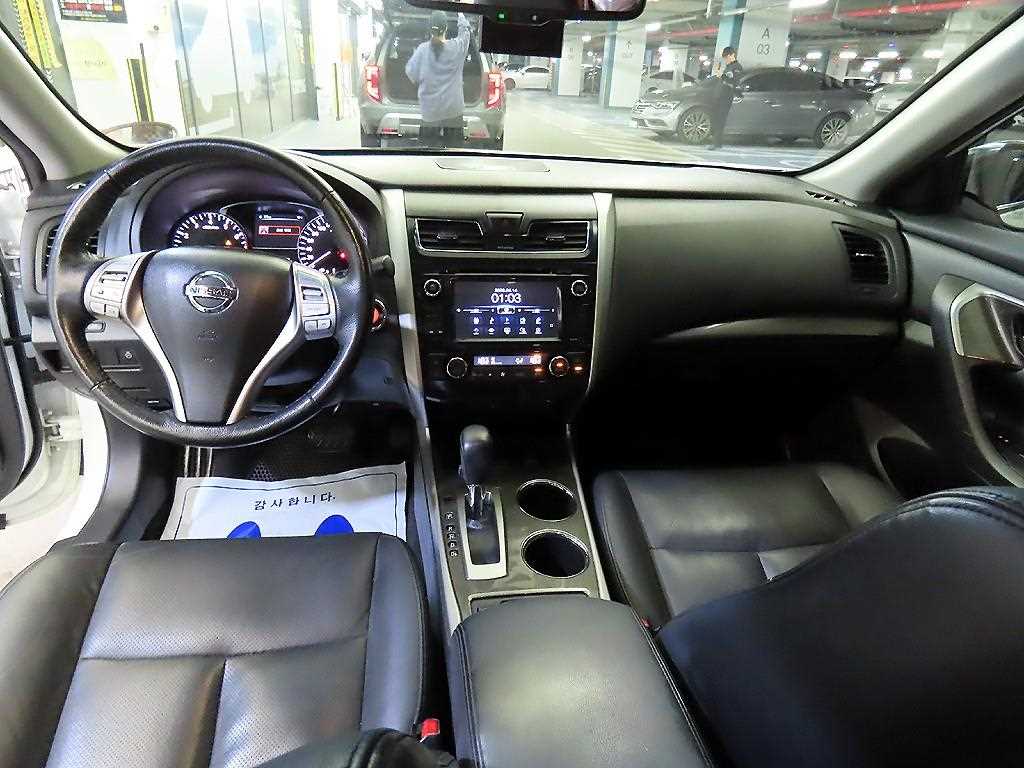 Nissan Altima - Vista 10