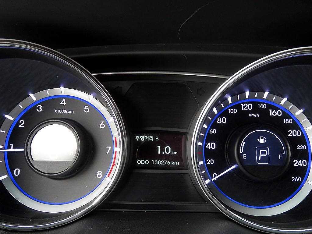 HYUNDAI Sonata - Vista 12