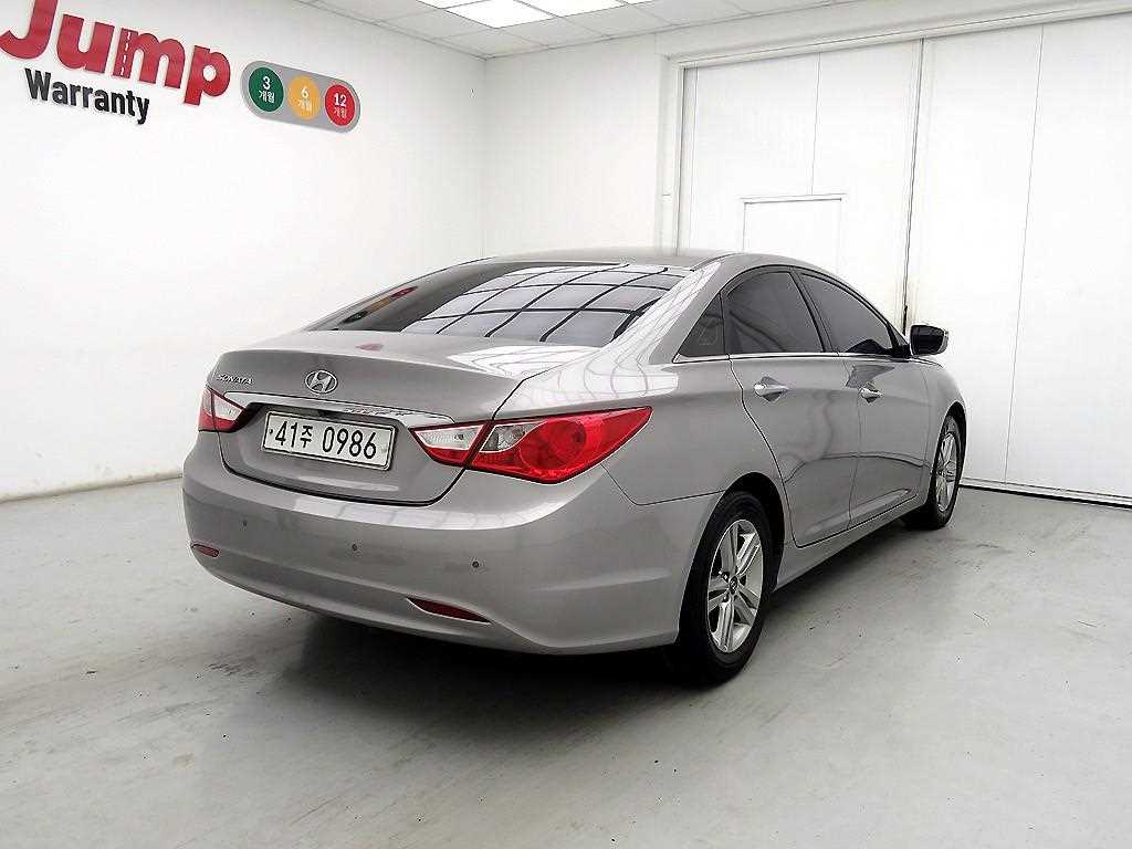 HYUNDAI Sonata - Vista 4