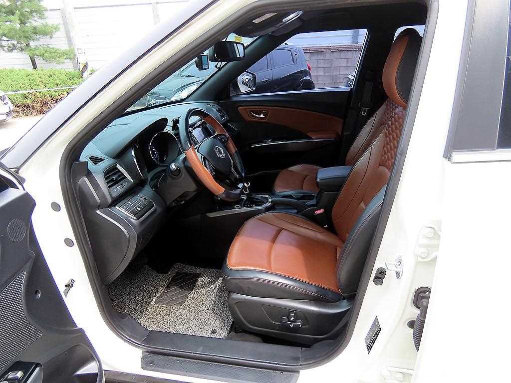 Ssangyong Tivoli - Vista 5