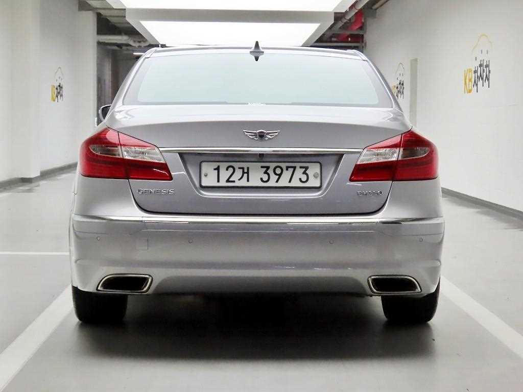 HYUNDAI Genesis - Vista 3