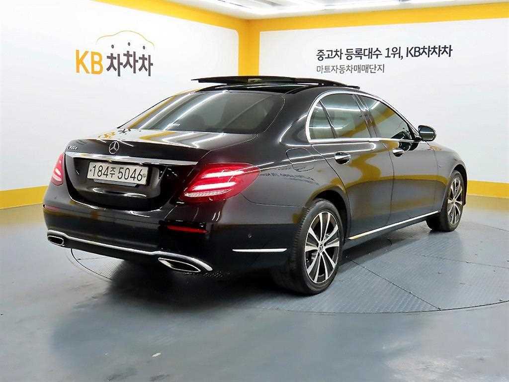 Mercedes Benz E class - Vista 4
