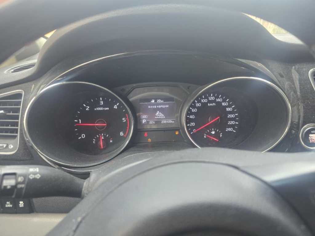 KIA Carnival - Vista 5