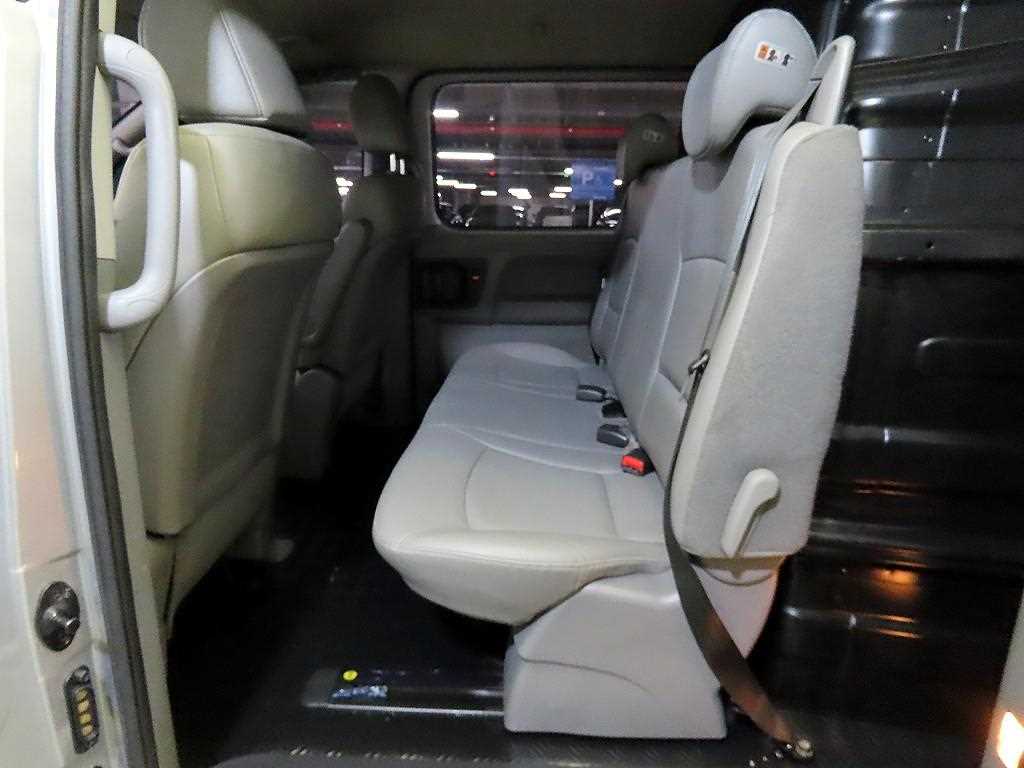 HYUNDAI Starex - Vista 7