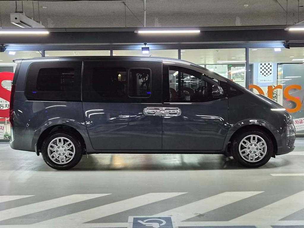 HYUNDAI Staria - Vista 3