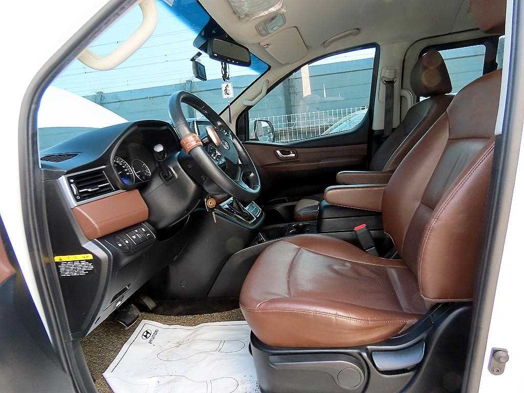 HYUNDAI Starex - Vista 5