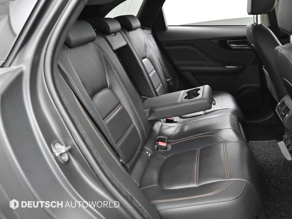 Jaguar F-PACE - Vista 12