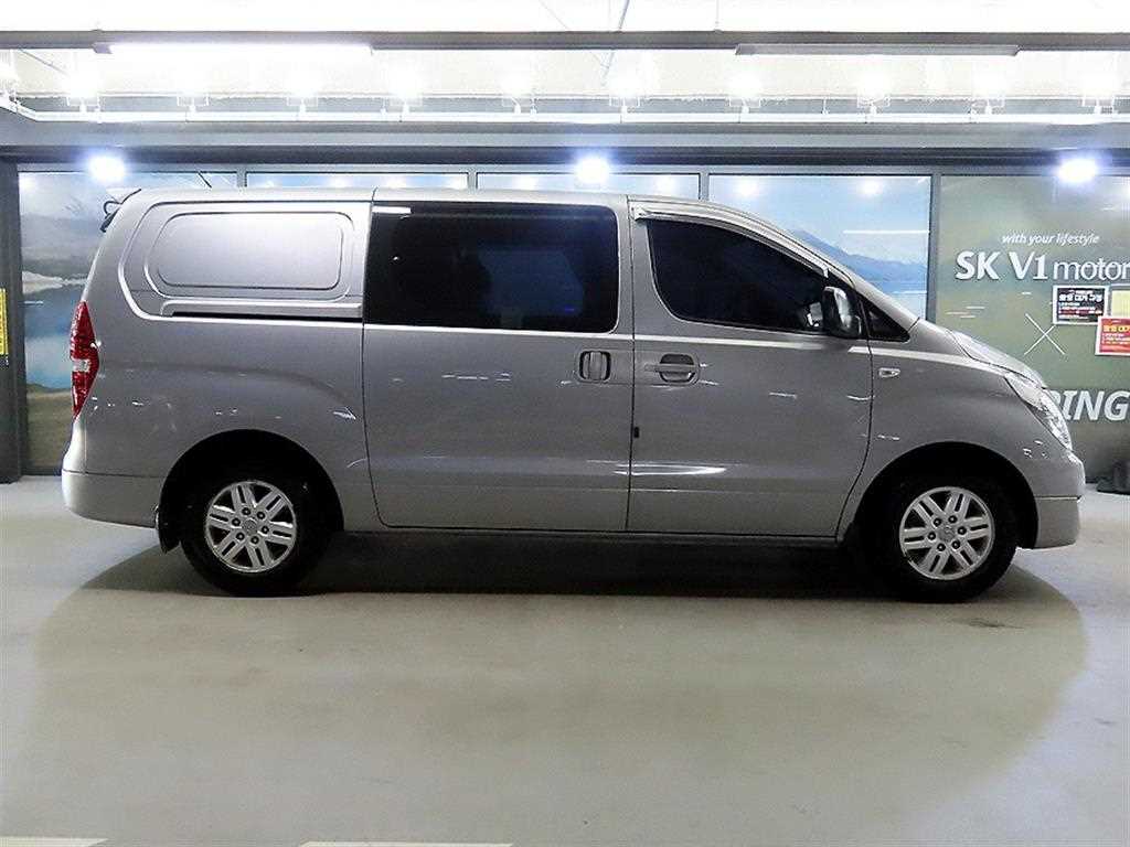 HYUNDAI Starex - Vista 3