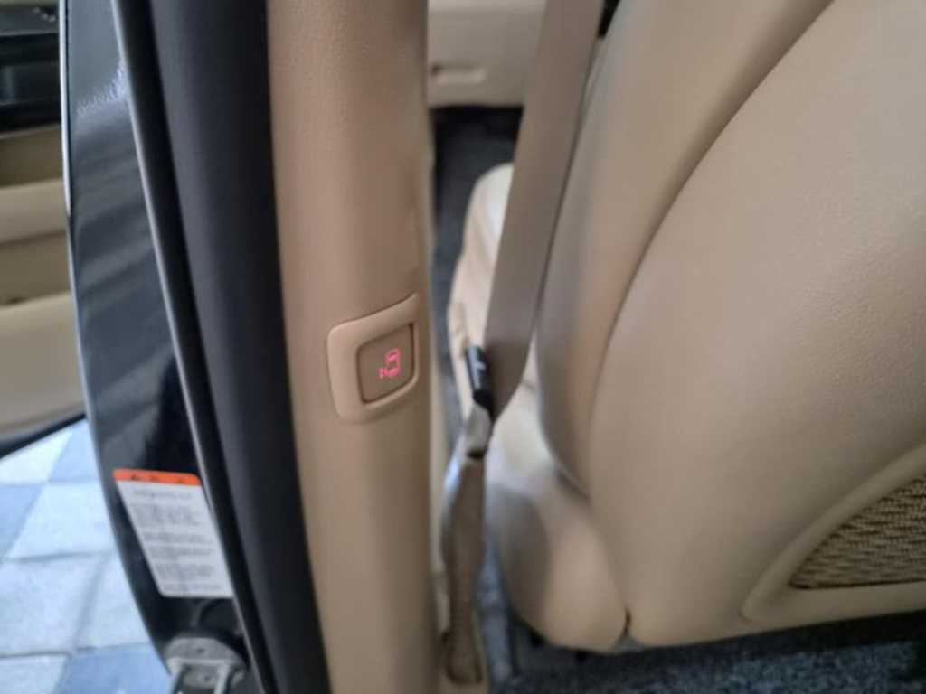 KIA Carnival - Vista 11