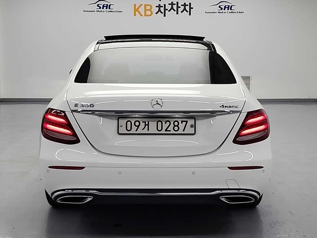 Mercedes Benz E class - Vista 3