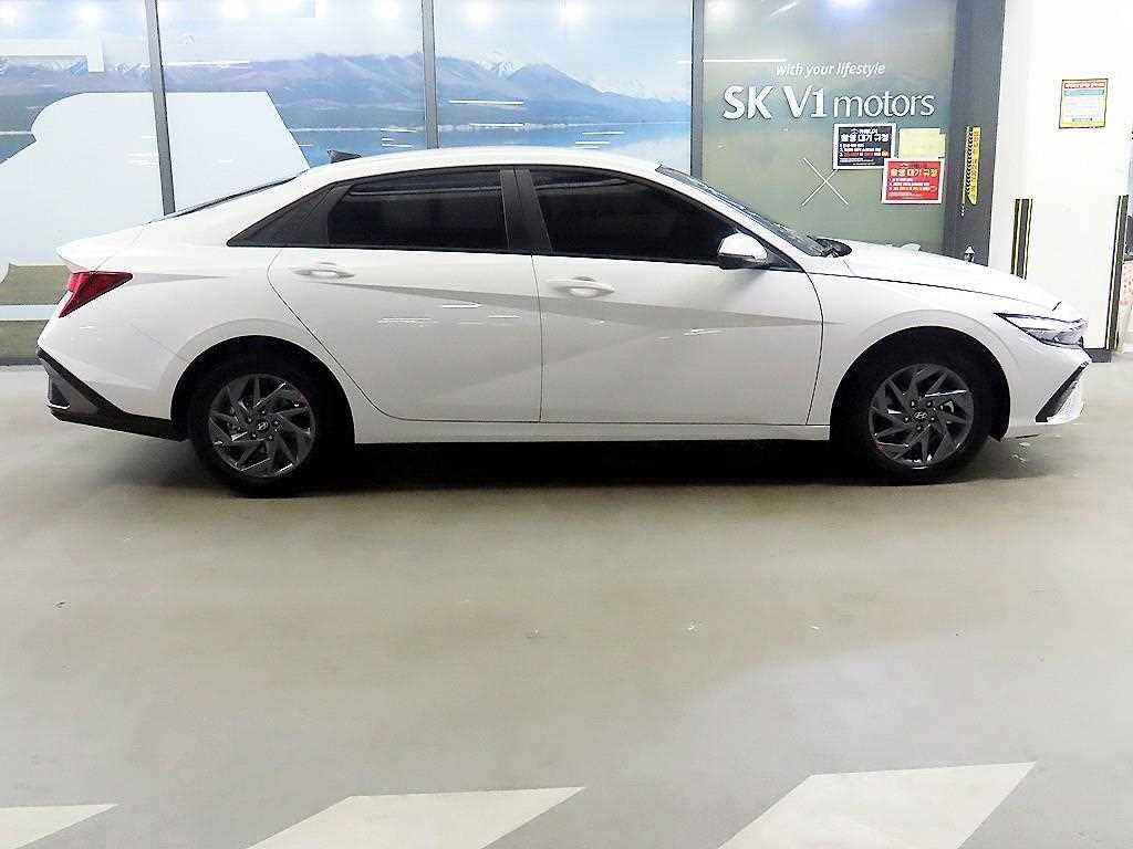 HYUNDAI Avante - Vista 3