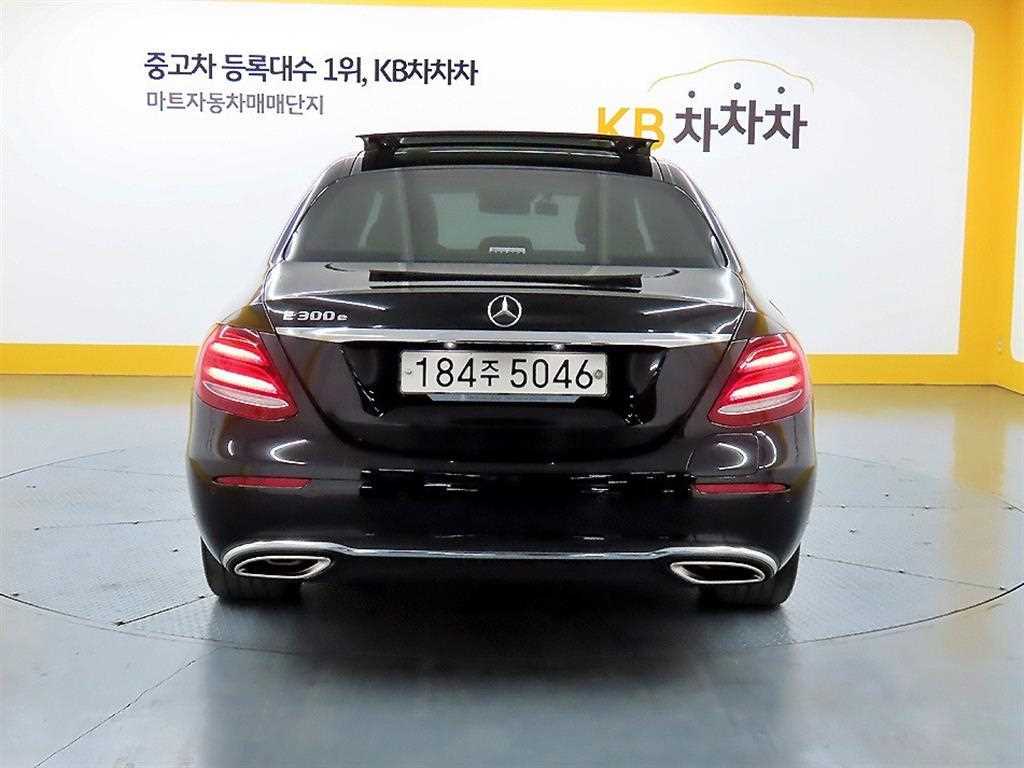 Mercedes Benz E class - Vista 3