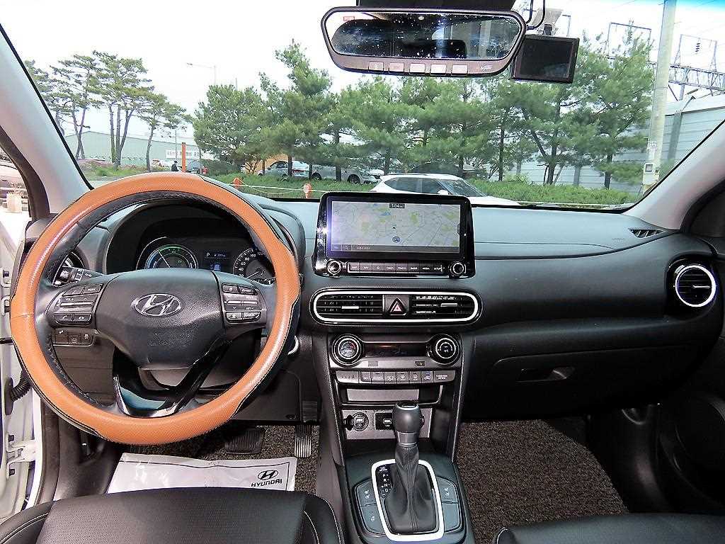 HYUNDAI Kona - Vista 7