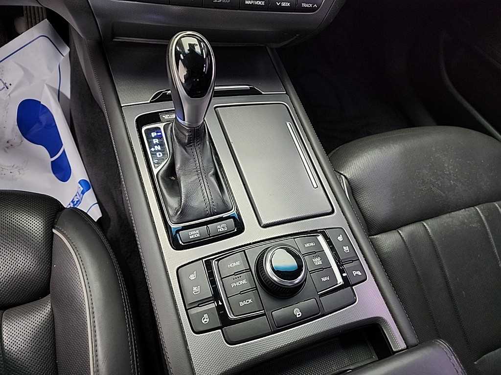 HYUNDAI Genesis - Vista 10
