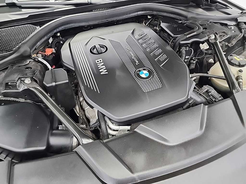 BMW 7 Series - Vista 5
