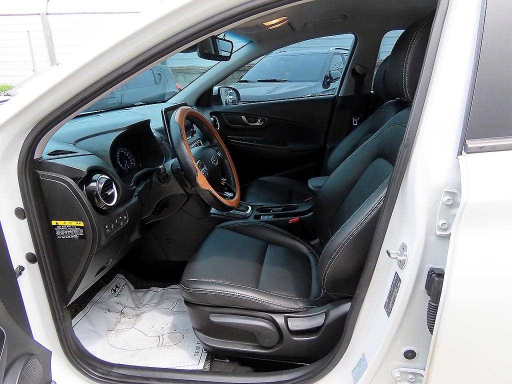 HYUNDAI Kona - Vista 5
