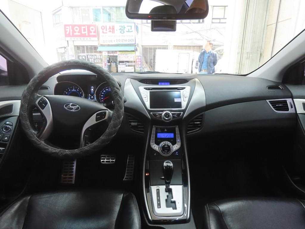 HYUNDAI Avante - Vista 7
