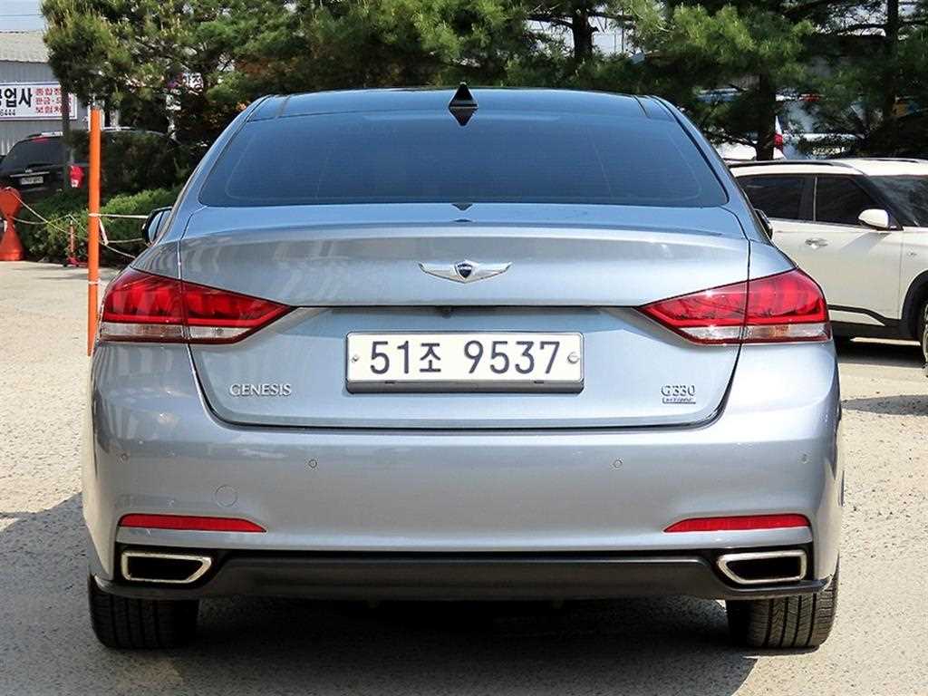 HYUNDAI Genesis - Vista 4