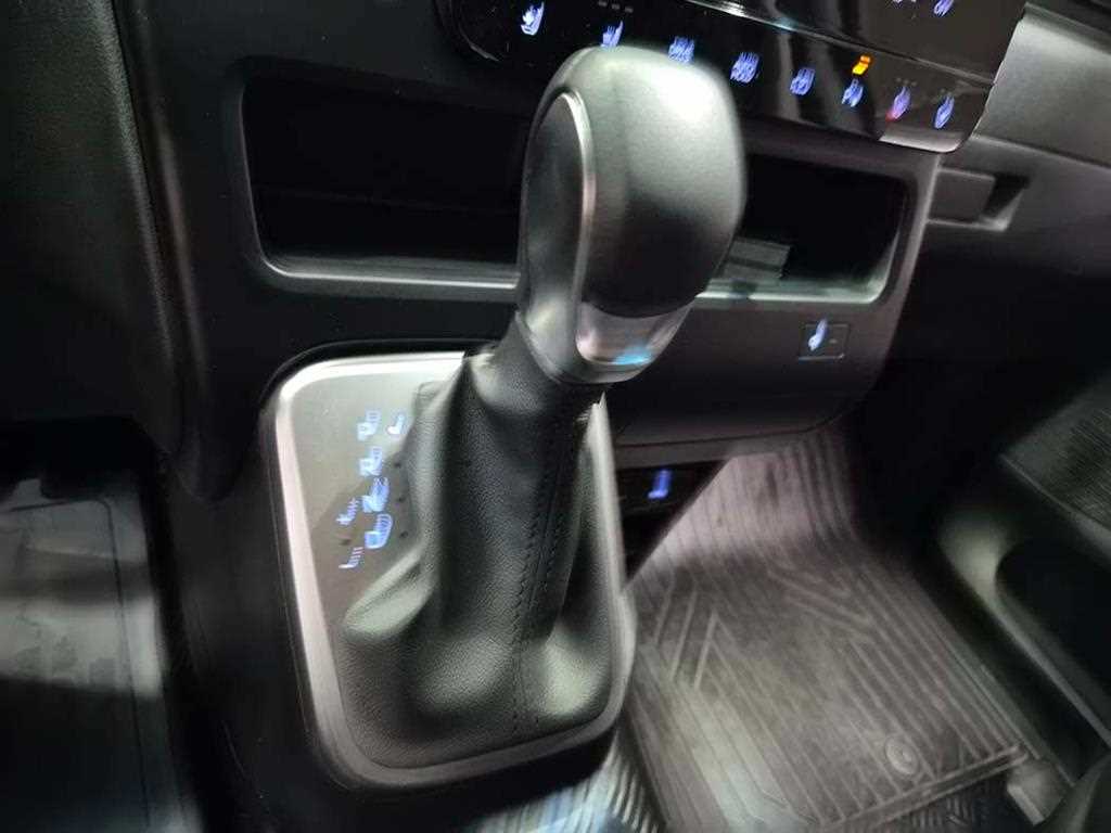 HYUNDAI Staria - Vista 11