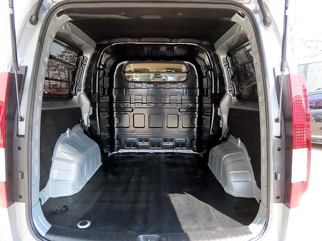 HYUNDAI Staria 2024 Plateado - Importación desde Corea - HF Imports Iquique - Foto 18