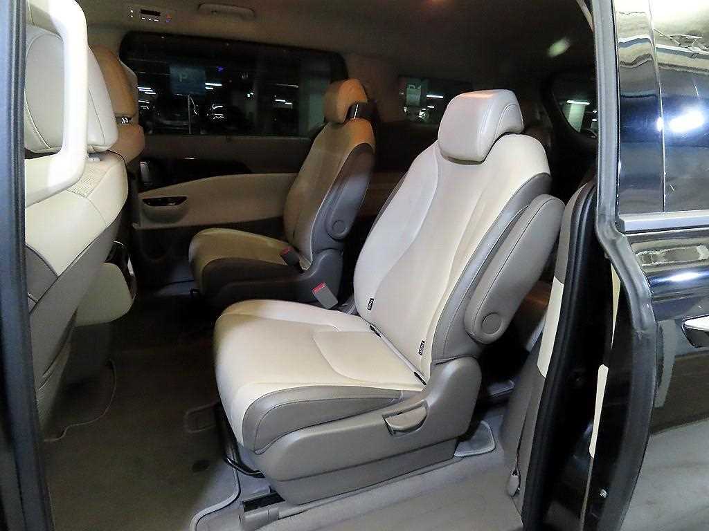 KIA Carnival - Vista 7