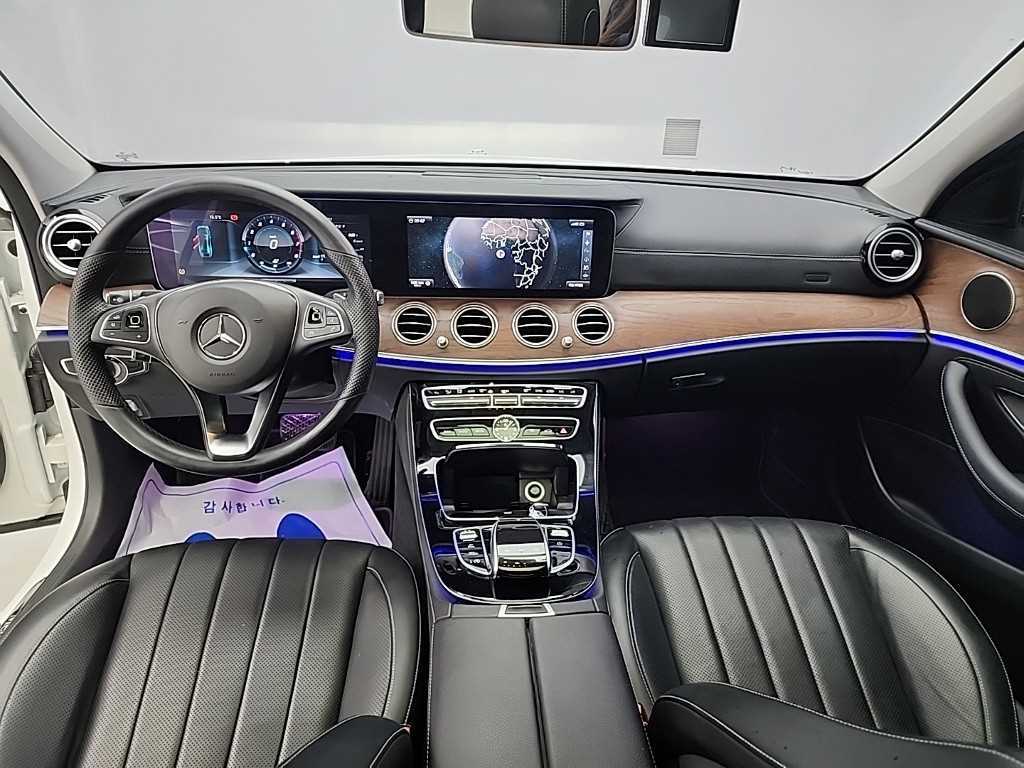 Mercedes Benz E class - Vista 7