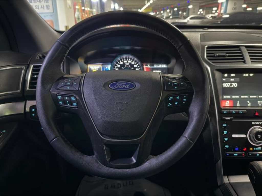 Ford Explorer - Vista 8