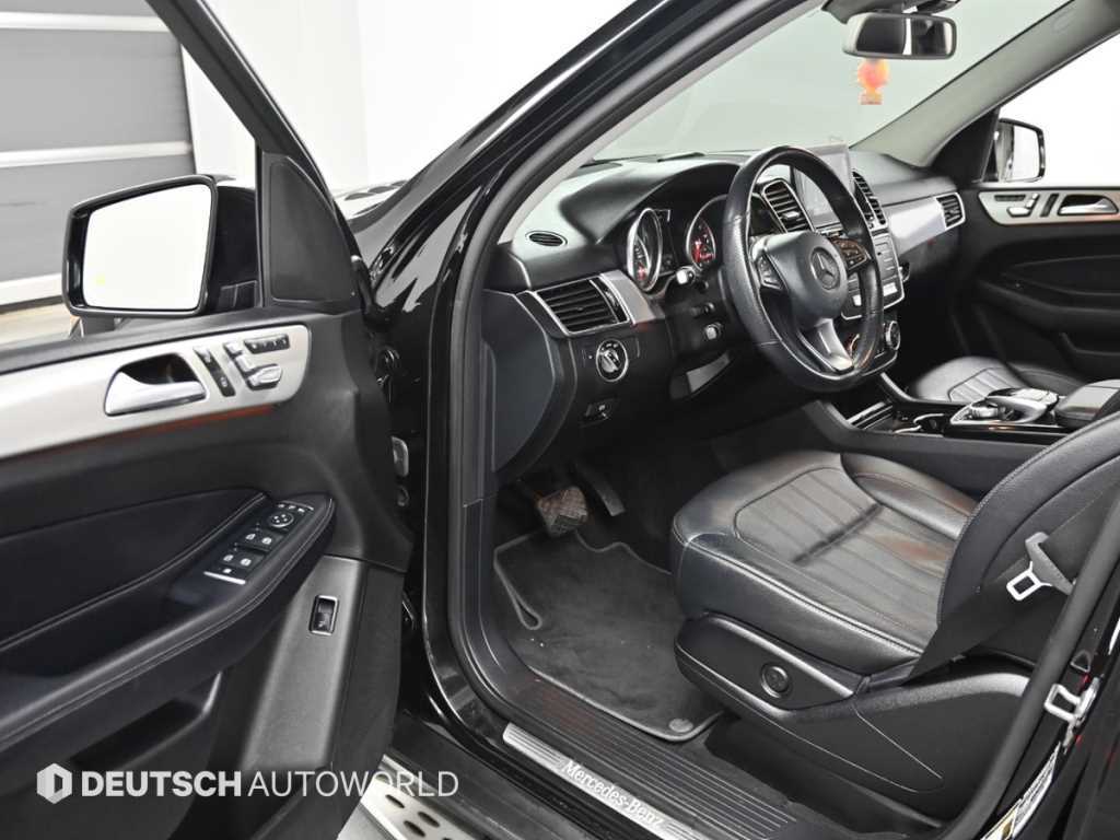 Mercedes Benz GLE Class - Vista 11