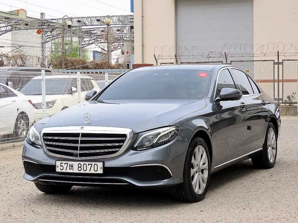 Mercedes Benz E class - Vista 3