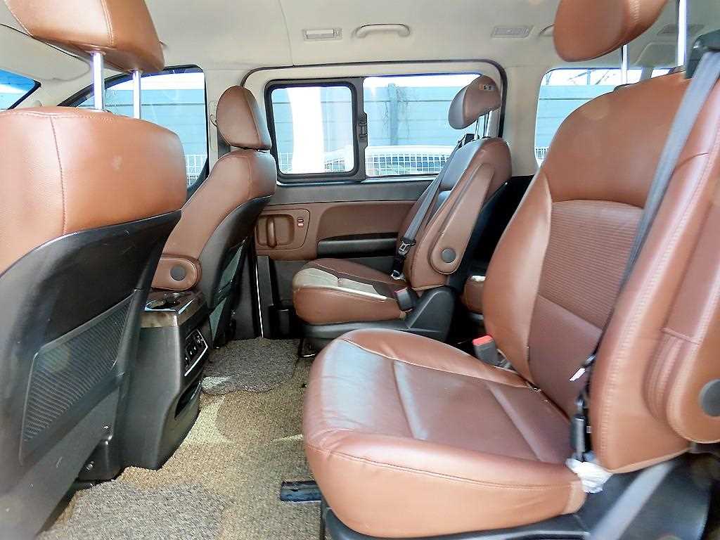 HYUNDAI Starex - Vista 6