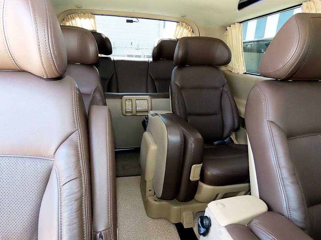 HYUNDAI Starex - Vista 7