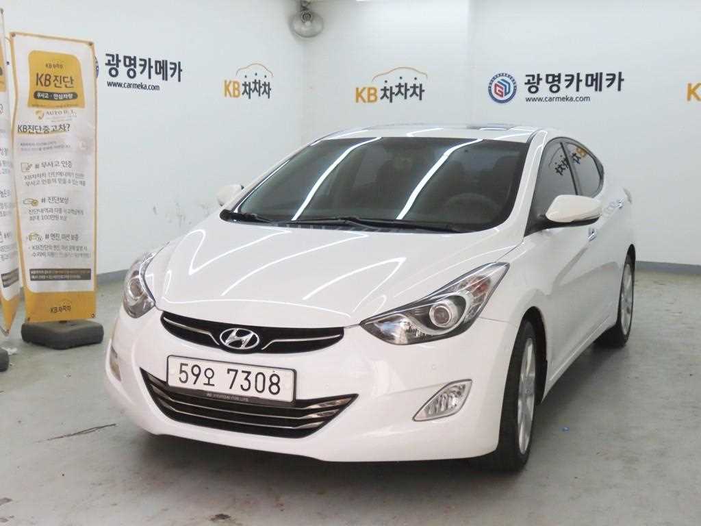 HYUNDAI Avante - Vista 2