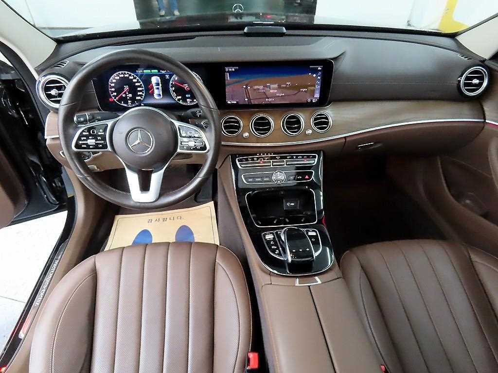 Mercedes Benz E class - Vista 7