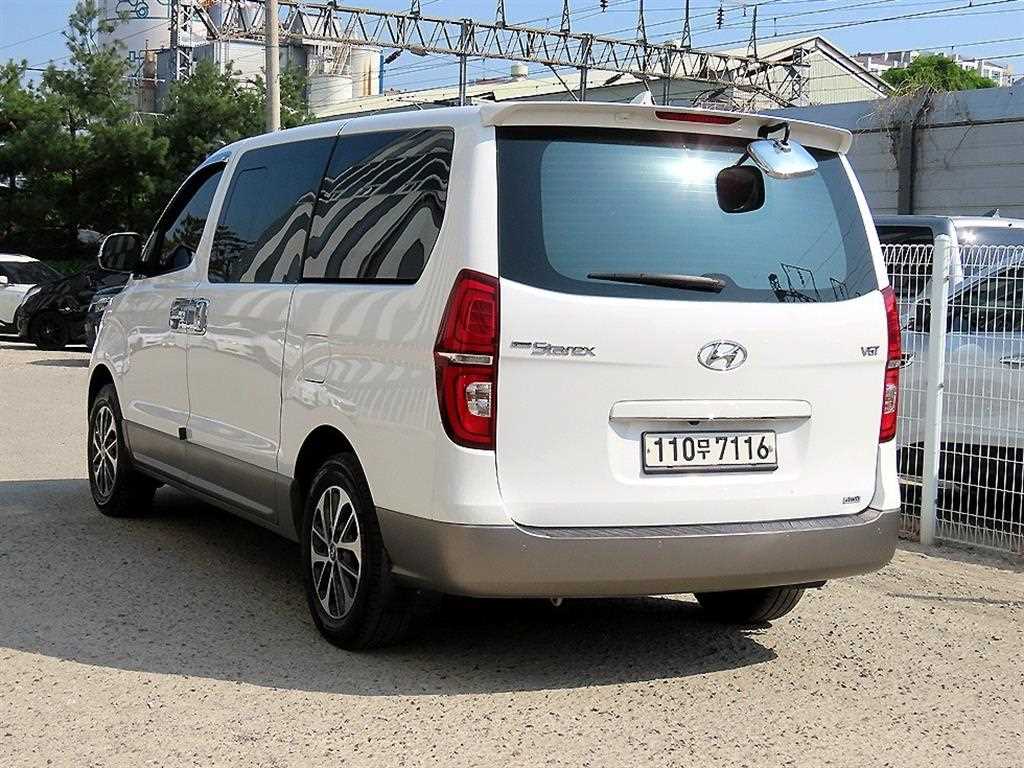 HYUNDAI Starex - Vista 3