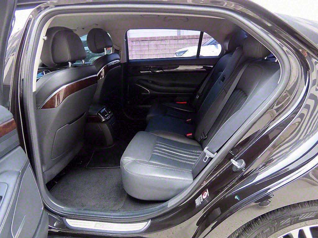 Genesis EQ900 - Vista 6
