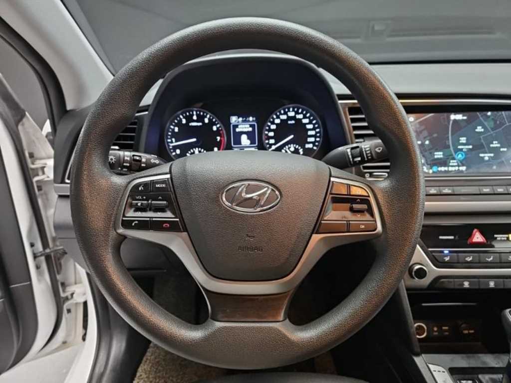 HYUNDAI Avante - Vista 7