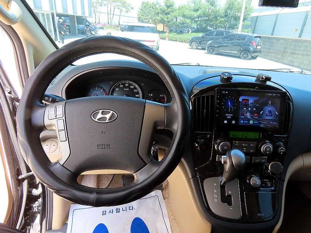 HYUNDAI Starex - Vista 8