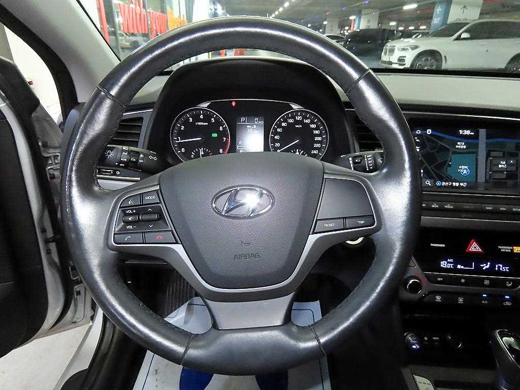 HYUNDAI Avante - Vista 8