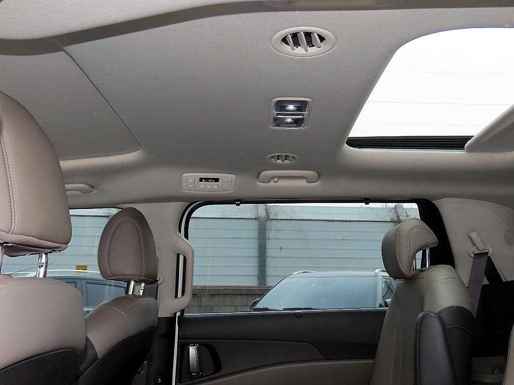 KIA Carnival 2025 Blanco - Importación desde Corea - HF Imports Iquique - Foto 15