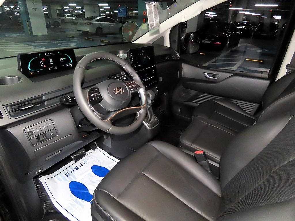 HYUNDAI Staria - Vista 10