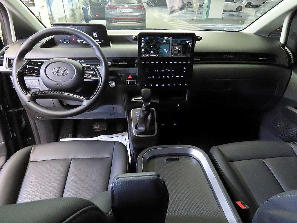 HYUNDAI Staria - Vista 10