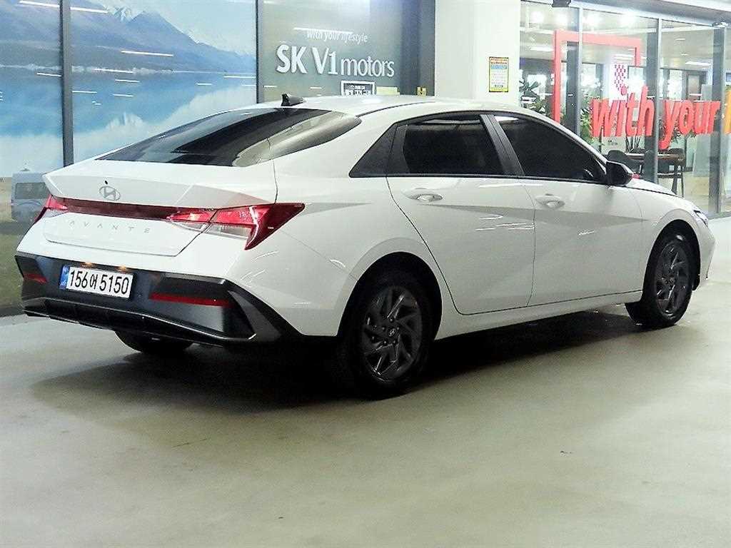 HYUNDAI Avante - Vista 4