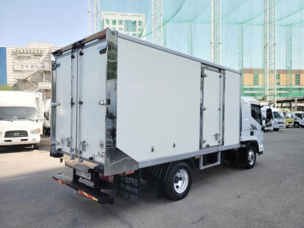 medium and large cargo truck - Vista 3