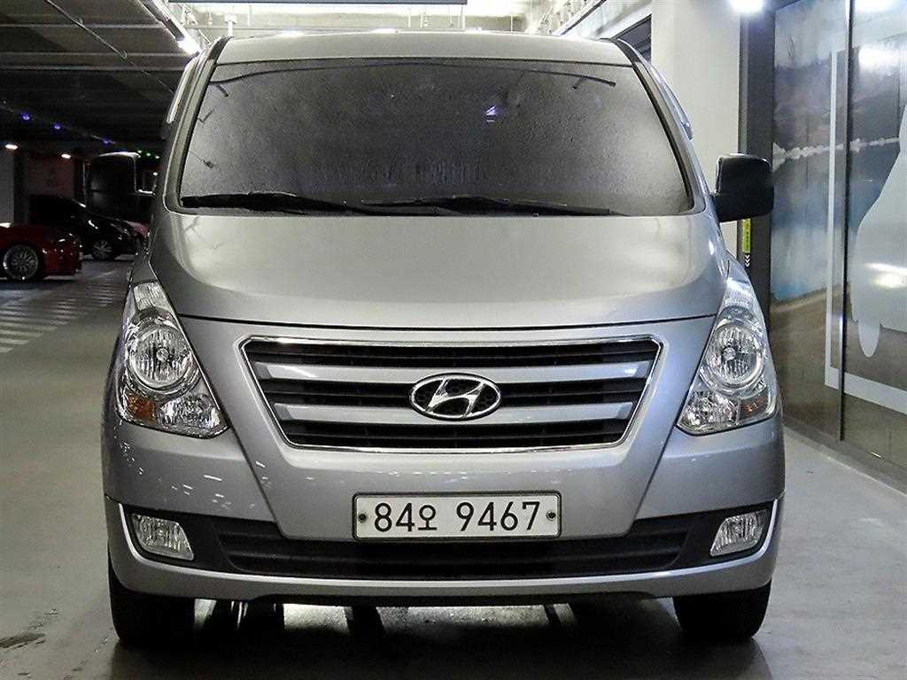 HYUNDAI Starex - Vista 2