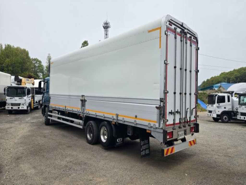 medium and large cargo truck - Vista 6