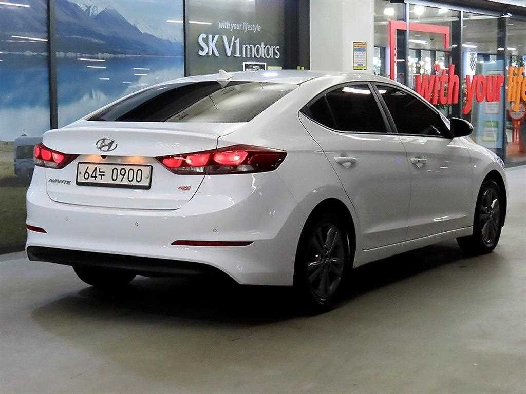 HYUNDAI Avante - Vista 4
